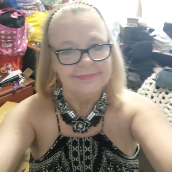 Meet your Posher, Lindi - Picture 3 of 3